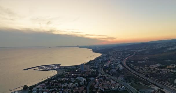 Kıbrıs Rum Kesimi Nin Limasol Banliyölerinin Şehir Manzarası Gün Batımında — Stok video