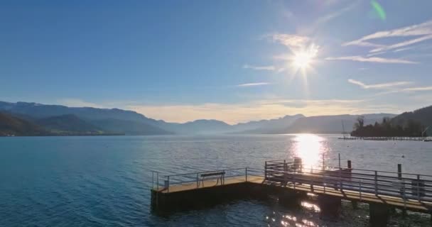 Impresionante Paisaje Vista Aérea Del Lago Traunsee Los Alpes Austríacos — Vídeos de Stock