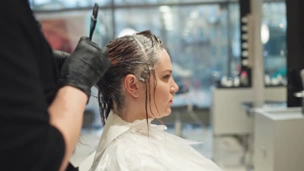 Dzień Życiu Businesswomans Beauty Salon Doświadczenie Profesjonalnego Farbowania Włosów Transformacji — Wideo stockowe