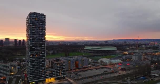 Letecký Pohled Západ Slunce Vídni Rakousko Krásné Výškové Budovy Obchodní — Stock video