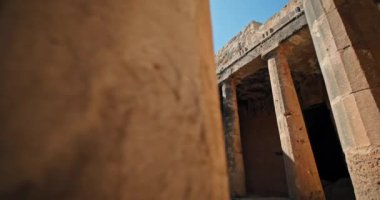 Kıbrıs, Pathos 'ta harabe halindeki antik koloni salonu. Arkeolojik kazılar, turizm, seyahat, yaşam tarzı. Yüksek kalite 4k görüntü