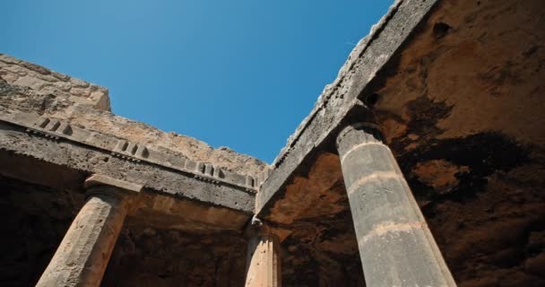 Starověké Ruiny Krásnými Sloupy Paphosu Kypru Archeologické Vykopávky Starověkých Zdí — Stock video