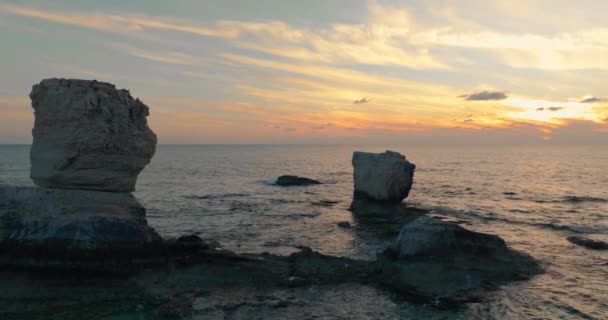 Golden Hour Glow Aerial View Cyprus Islands White Cliffs Sunset — Vídeo de stock