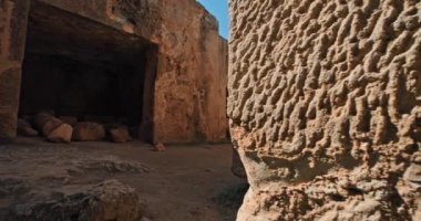 Paphos Kıbrıs 'ta Kral' ın antik kalıntılarının mezarı. Antik Yunan adasındaki arkeolojik kazı binaları. Yüksek kalite 4k görüntü