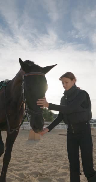 Tender Moments Ranch Jockey Girl Costume Expressing Love Animals Petting — Vídeo de Stock