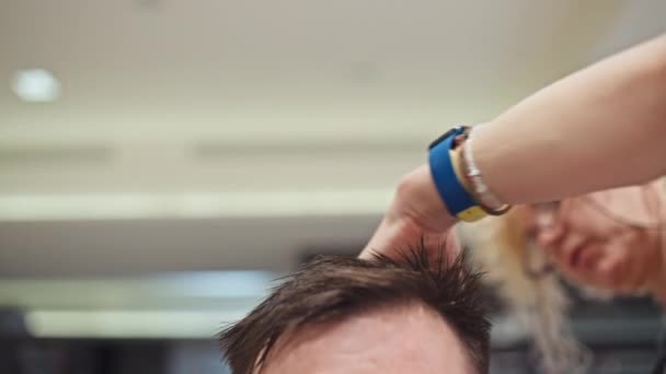 Close Hands Cutting Mans Hair Scissors While Taking Smoke Break — Stock Video