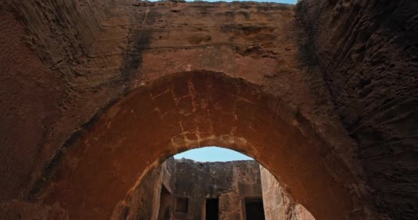 Enigmatica Bellezza Paphos Esplorare Antiche Tombe Necropoli Presso Tomba Del — Video Stock