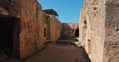 Kıbrıs adasındaki antik Yunan turistik kalıntıları. Antik şehir arkeolojik kazılarda antik binalar. Yüksek kalite 4k görüntü