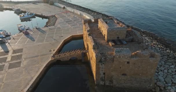 Vista Aérea Del Antiguo Castillo Fort Costa Mediterránea Paphos Chipre — Vídeo de stock