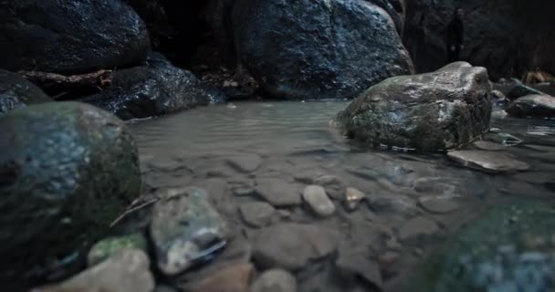 塞浦路斯Avakasi峡谷的景观 峡谷中的石头和河流 原封不动的大自然和旅游胜地 高质量的4K镜头 — 图库视频影像