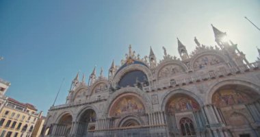 St. Marks Bazilikasının keşfi: Venices Historic Cathedral ve Top European Turist Site. Yüksek kalite 4k görüntü