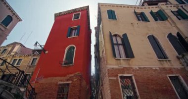 Venice Stroll: İtalyan Romantik Şehrinin Güzel Dar Sokakları 'nı Keşfediyor. Yüksek kalite 4k görüntü