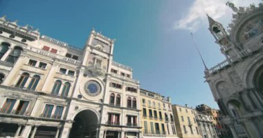 St. Marks Bazilikası, Venedik, İtalya. Avrupa 'da turistik romantik bir şehrin merkezindeki katedral mimarisi. Yüksek kalite 4k görüntü