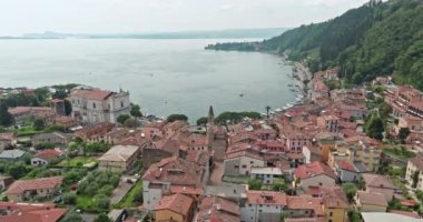 Yukarıdan Tarihi Toscolano Maderno: Garda Gölü 'ndeki Göksel Mimari ve Sahne Emniyeti Bakış Alanı. Yüksek kalite 4k görüntü