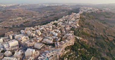 Gozo Malta 'nın Zebbug adasının hava manzarası. Kentin Akdeniz 'deki kentsel peyzaj sokak tarihi mimarisi. Yüksek kalite 4k görüntü