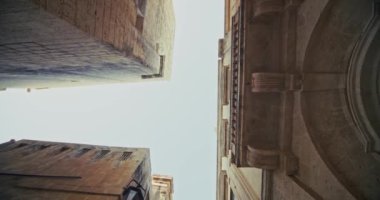 Avrupa Turizmindeki Tarihi Taş Sokakları ve Mimari Mucizeleri ile Mdina Malta 'nın Güzel Şehir Manzarasını keşfedin. Yüksek kalite 4k görüntü