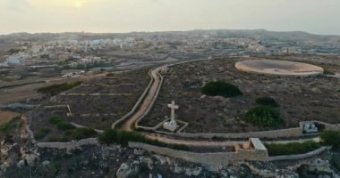 Gozo Adası 'nın Doğal Manzaraları, Muhteşem Akdeniz Sahili ve Malta' daki Manzaralı Turist Manzaraları. Yüksek kalite 4k görüntü