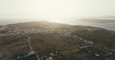 Gozo Malta 'nın Hondoq Qala adası. Akdeniz kıyısındaki güzel bir turist kasabasının manzarası. Yüksek kalite 4k görüntü