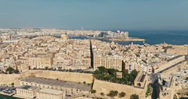 Kalkara Malta Gösteri Tarihi Mimarisi ve Akdeniz Avrupa Seyahat İstikametinde Manzarası Havadan Görünümü. Yüksek kalite 4k görüntü