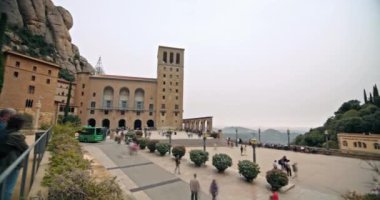 Şehir Barselona 'nın Tarihi Sokaklar Tarihi Mimarisi ve Bustling Şehir Hayatı Turizm Seyahati ve Keşif İspanyol Kültürü İçin Mükemmel. Yüksek kalite 4k görüntü