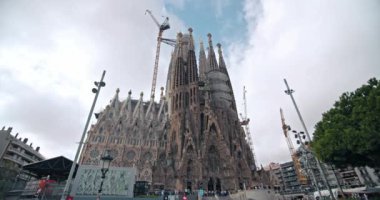 İspanya 'da Barcelona' daki Iconic La Sagrada Familia Katedrali sanat tarihi ve turizmin bir karışımıdır. Yüksek kalite 4k görüntü