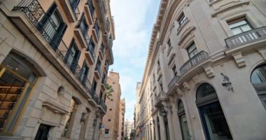 İspanya 'nın Kalbindeki Barcelona Sokakları Tarihi Şehir Mimarisi. Yüksek kalite 4k görüntü