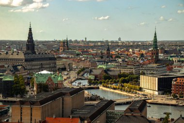 Kopenhag, Danimarka - 16 Ağustos, 2016: Kilisenin tepesinden Kopenhag 'ın havadan görünüşü. Kopenhag, başkent.