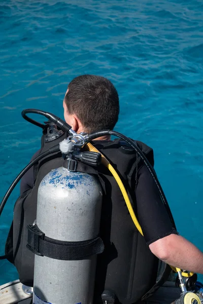 stock image Scuba diver before diving. Diving lesson in open water.