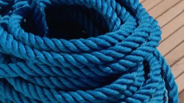 Bkz. yelken tekne ipi demirleme yakın çekim