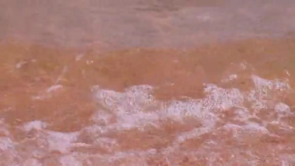Slow Motion Foamy Waves Rolling White Sand Beach Low Sunlight — Stok video