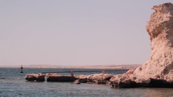 View Red Sea Coast Desert Rocky Mountains Small Town — Stockvideo