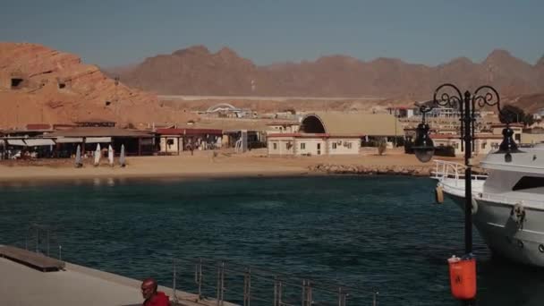 Kızıl Deniz Manzarası Çöl Rocky Dağları Küçük Bir Kasaba — Stok video
