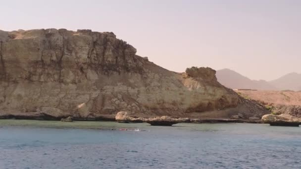 Utsikt Från Vattnet Till Det Röda Havet Egypt Och Sinaibergen — Stockvideo