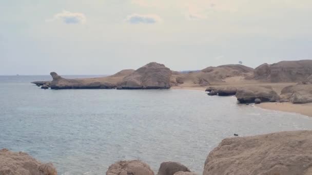 Tropisch Strand Met Parasols Rode Zee Bij Het Koraalrif Egypte — Stockvideo