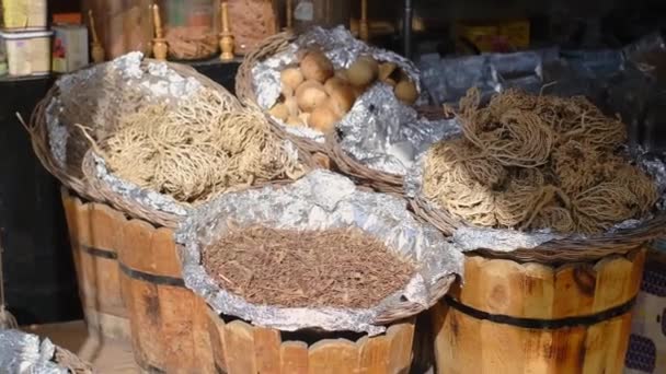 Estar Mercado Local Alimentos Con Gran Polvo Especias Orgánicas Frescas — Vídeo de stock