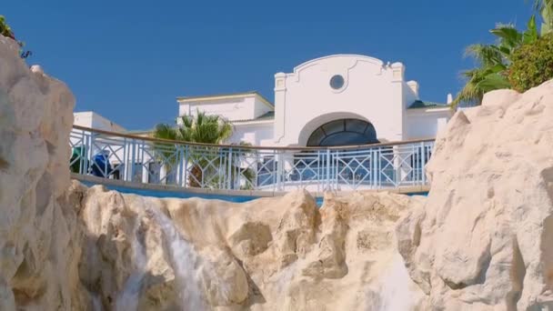 Hotel Bieli Widok Tereny Basen Tropikalne Palmy — Wideo stockowe