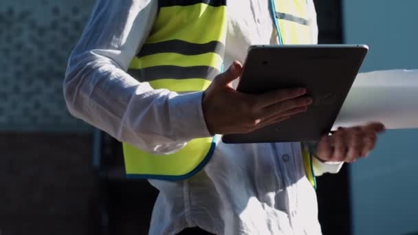 Engineer Standing Protective Clothing Records Data Power Lines Tablet Analyzes — Stock Video