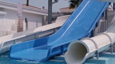 Şişme su kaydırakları su parkında su eğlencesi sağlıyor. Eğlence parkı eğlenceleri, çocuk partileri, etkinlikler ve takım kurma kurumları toplantıları için ideal. Vario için eğlence ekipmanı