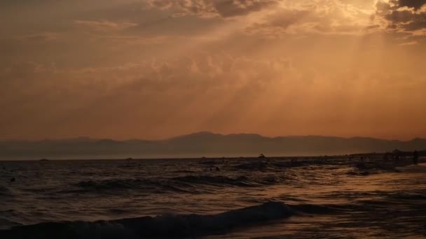 Deniz Dalgaları Resimli Deniz Manzarası Sahil Otelleri Turizm Acenteleri Gemi — Stok video