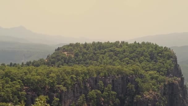 Yeşil Kayalık Dağlar Macera Turları Geziler Turizm Acentelerinin Düzenlediği Dağ — Stok video