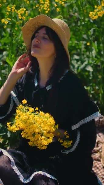 Girl Picnicking Field Yellow Flower Field Nearby Promoting Eco Friendly — Stock Video