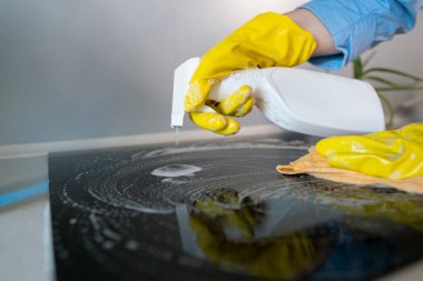 Temiz bir ev hoş bir atmosfer yaratır, stresi azaltır, havayı iyileştirir, evi daha samimi ve rahat hale getirir..