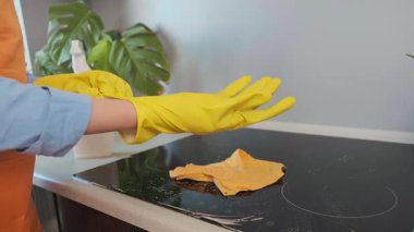 Temizlik ürünleri kullanmak hızlı yüzey temizliğine olanak sağlar ve temizlik görevlerine harcanan zamanı önemli ölçüde azaltır. Yüksek kalite 4k görüntü