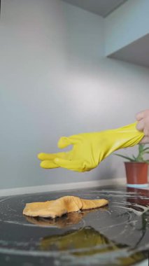 Temizlik ürünlerinin antiseptik özellikleri vardır, mikropları, bakterileri ve virüsleri ortadan kaldırmaya yardımcı olur, sağlıklı bir yuvayı korumak için gereklidir. Yüksek kalite 4k görüntü