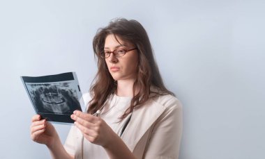 Erken teşhis teknolojileri: X-ray tanı bilimi dişçinin uygun tedavi planını belirlemesine yardımcı olur.