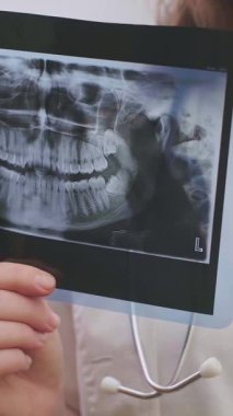 Diş teknolojisi: dişçi hastaların dişlerindeki değişiklikleri analiz etmek ve ona göre tedavi planlamak için röntgen kullanır. Yüksek kalite 4k görüntü