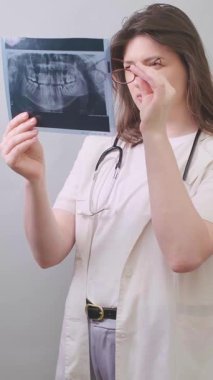 Diş hekimliğinde röntgen, doğru diş sağlığı değerlendirmesi için modern tanıların önemli bir parçasıdır. Yüksek kalite 4k görüntü