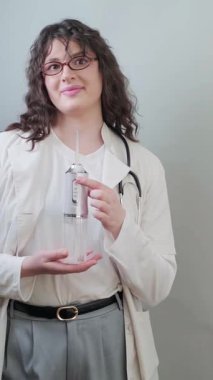 Oral sağlığın korunması için bir araçtır: ortodontistlerin etkili bakım tavsiyeleri. Yüksek kalite 4k görüntü