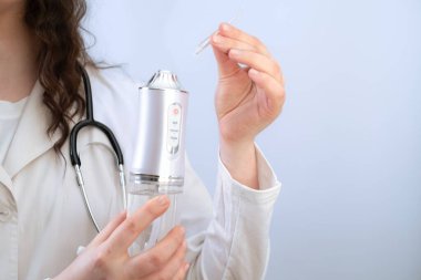 Sulama aracı, oral sağlığın korunması için bir araçtır: etkin bakım için ortodontist tavsiyeleri.