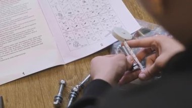 Ev mobilyalarının montajı ve kurulumu işlevsel ve rahat bir yaşam ortamı yaratıyor. Yüksek kalite 4k görüntü